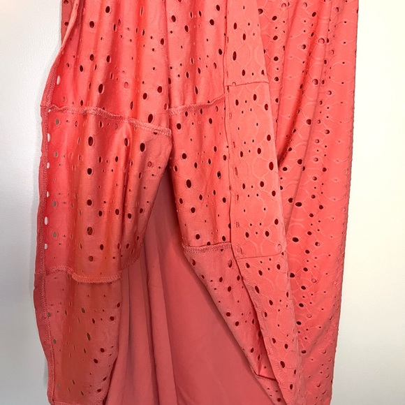 Size 4 Dress. Coral colour. Fully lined. Beautiful! - Picture 5 of 5